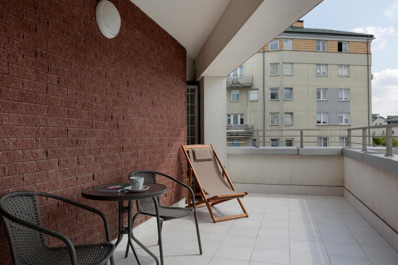 Spacious Suite With A Hammock And Terrace By Renters Prestige Varsó Kültér fotó
