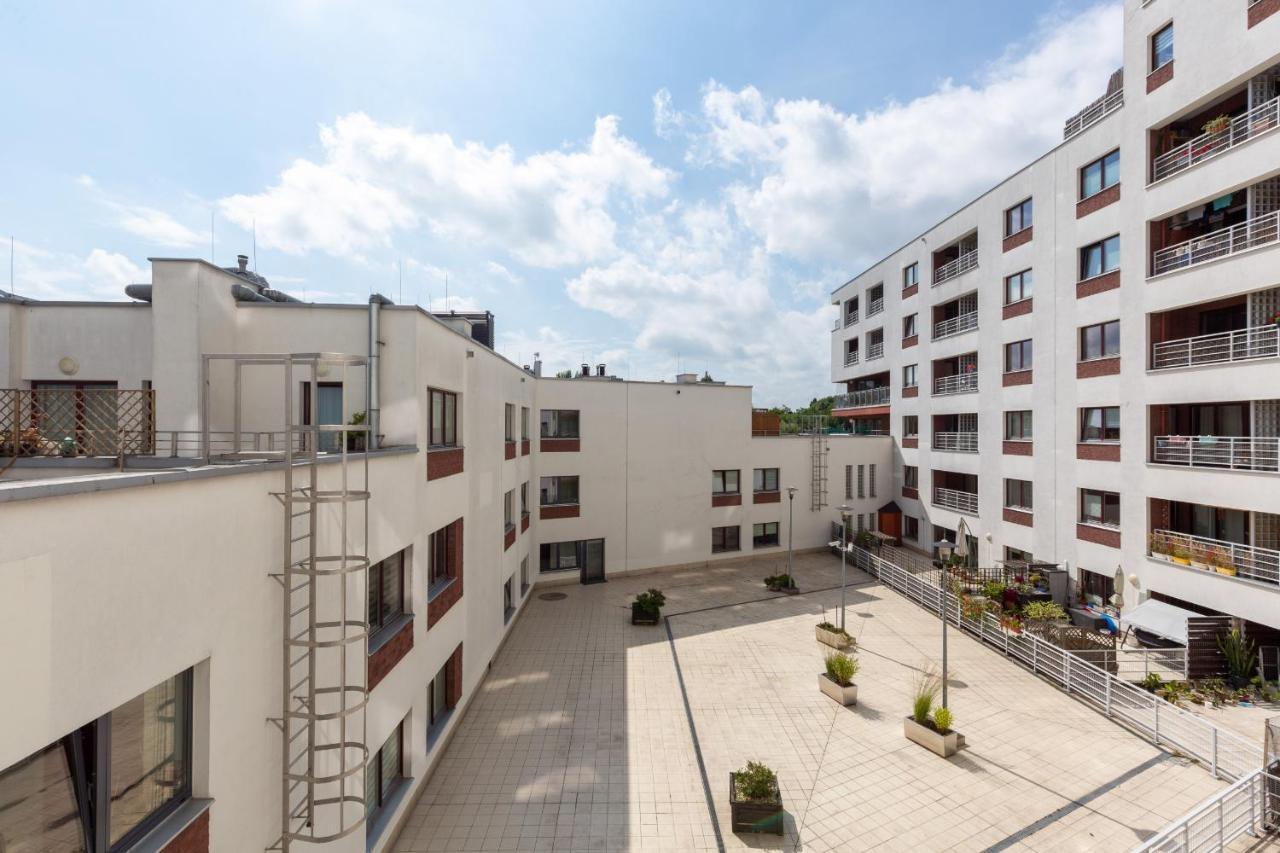 Spacious Suite With A Hammock And Terrace By Renters Prestige Varsó Kültér fotó